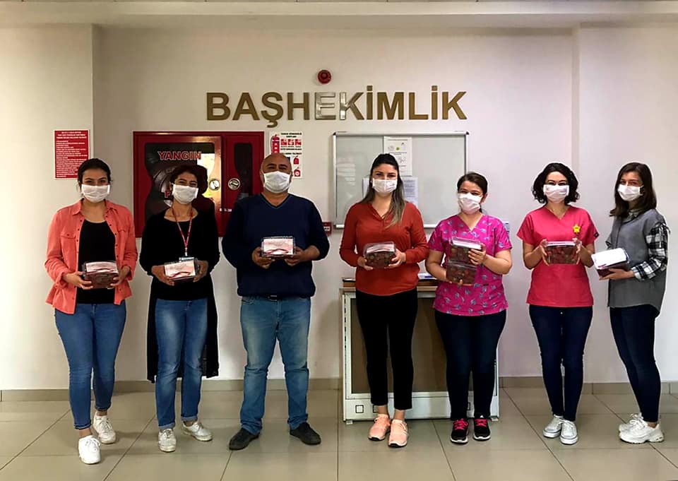 Turgutlu'da sağlık çalışanlarına 'moral'desteği