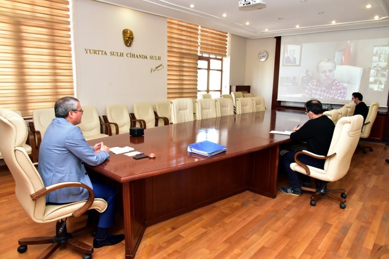 Vali Deniz hastane başhekimleri ile video konferans