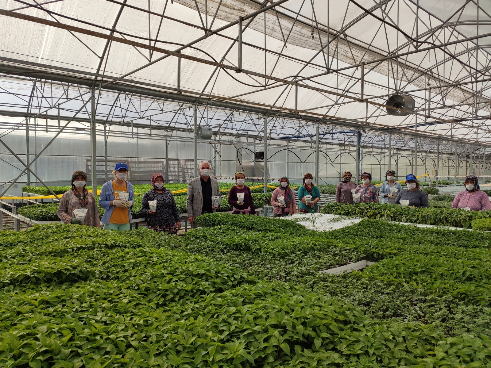 Başkan Bilgin, Çiftçilere Çiçek Dağıttı