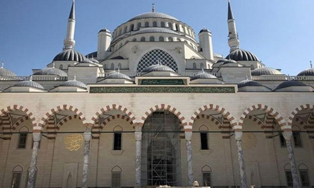 AKP'li belediye borcunu cami ile kapattı
