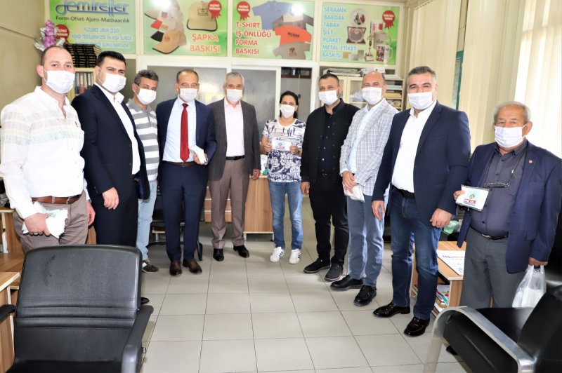 Başkan Akın'dan bayram tebriği ve maske hediyesi