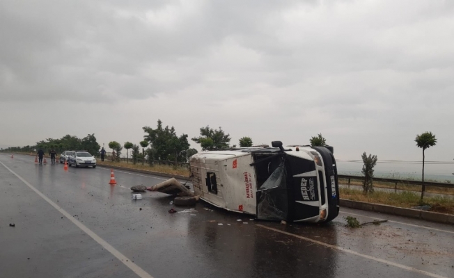 Kemalpaşa'da ve Salihli'deki kazada 20 kişi yaralandı.