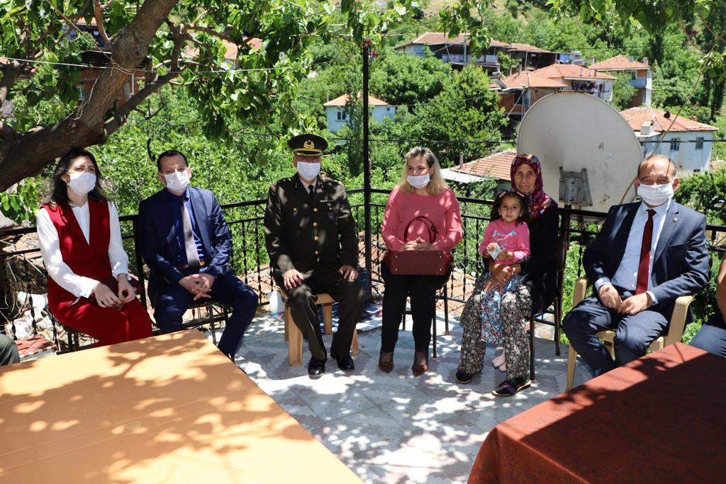 Şehit ailelerine bayram ziyareti