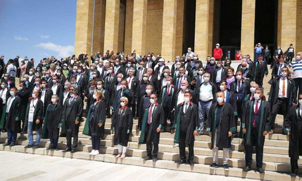 Avukatlar Anıtkabir'de