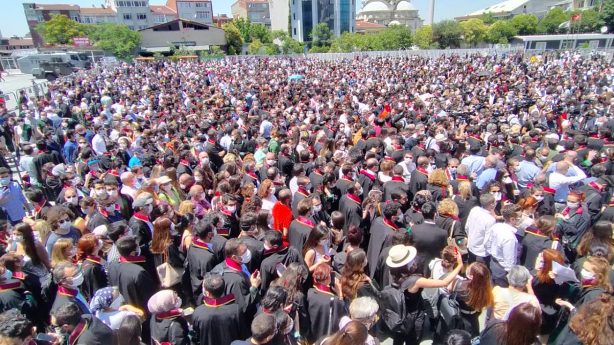 Baroların savunma mitingi