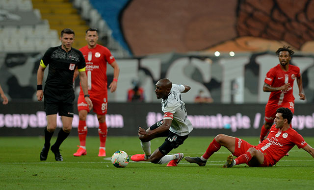 Beşiktaş liğe puan kaybıyla başladı