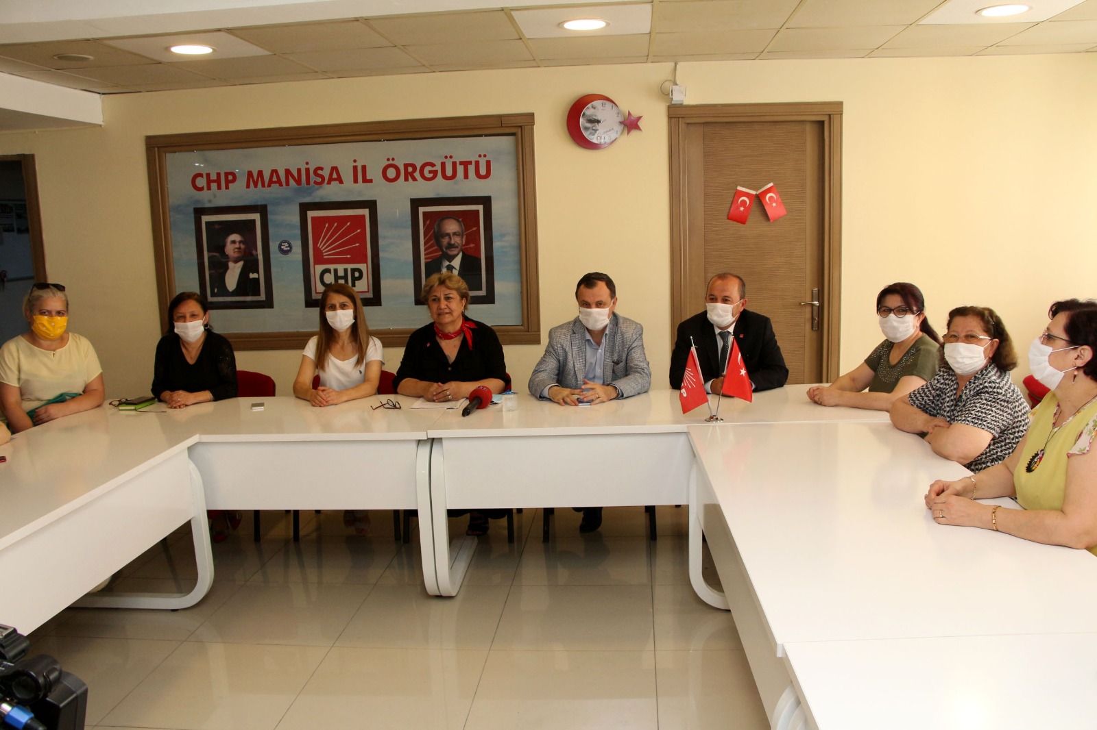 CHP'li kadınlar kadına şiddeti kınadılar