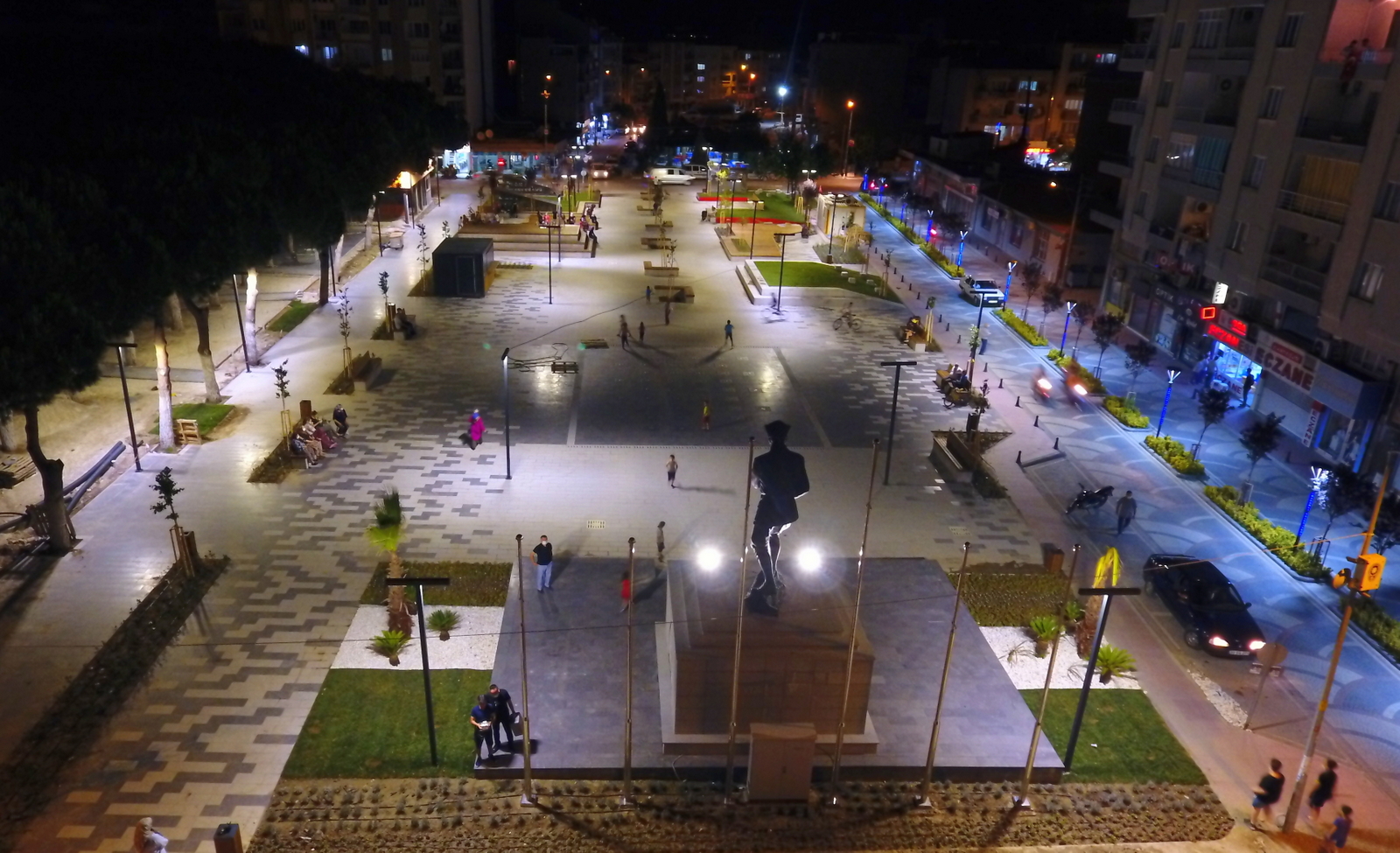 Saruhanlı modern meydana kavuştu