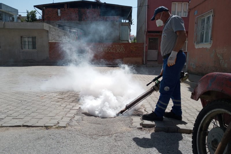 Temizlik işleri müdürlüğü ekiplerinden eş zamanlı ilaçlama