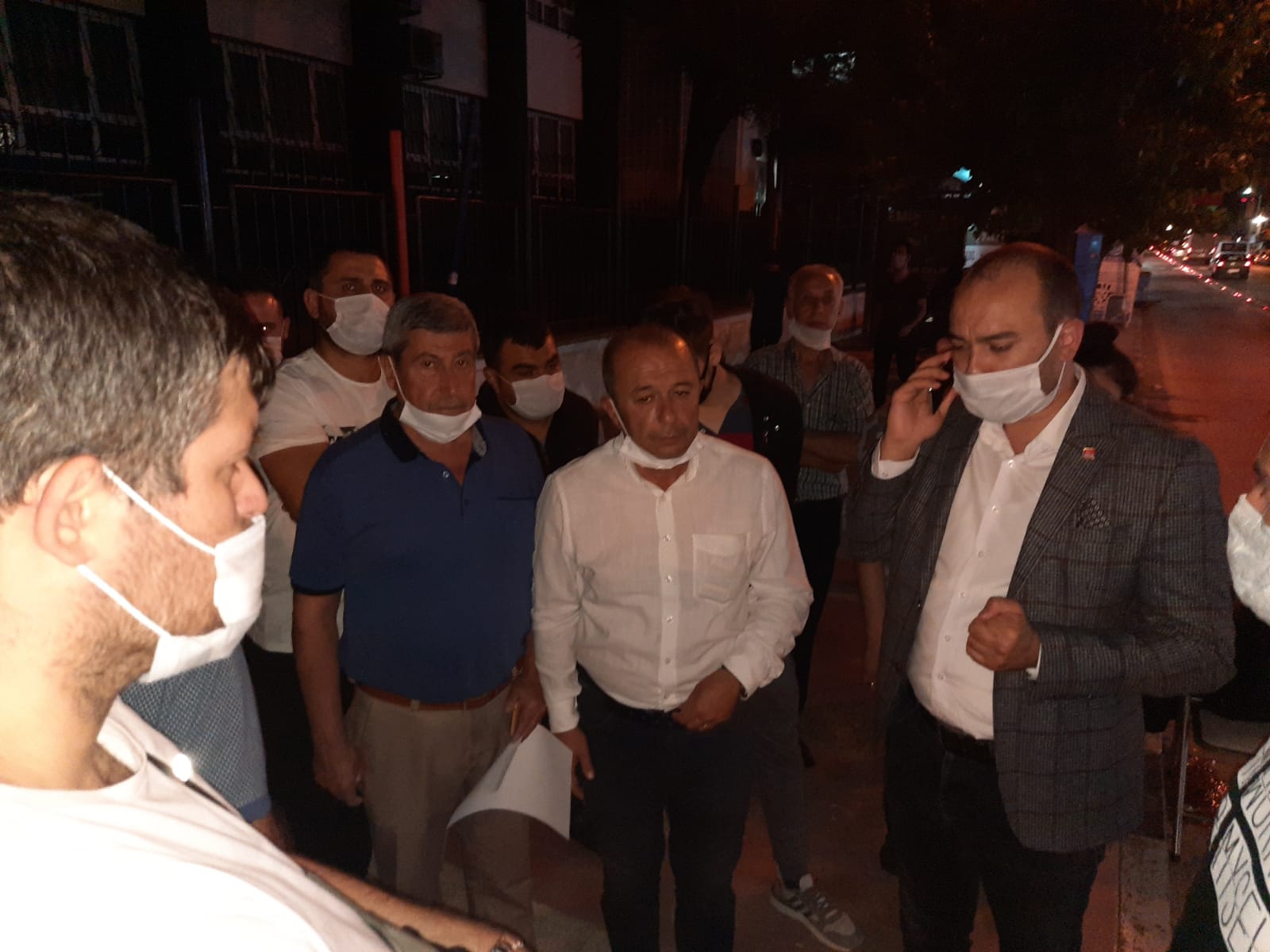 CHP TOKİ kuyruğundaki vatandaşlara sahip çıktı.