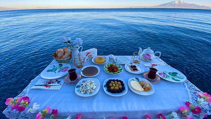 Van'da kahvaltı günü