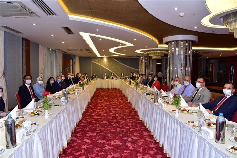 Vali Deniz,mesai arkadaşlarıyla bir araya geldi