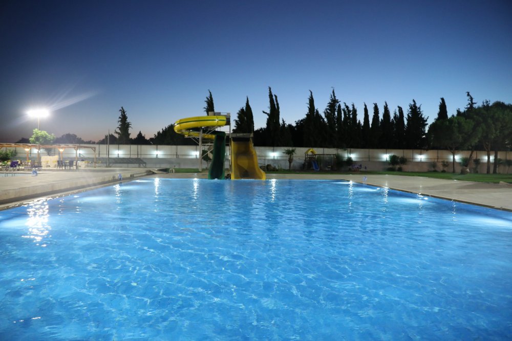 Belediyeden vatandaşı ucuz serinleten hizmet