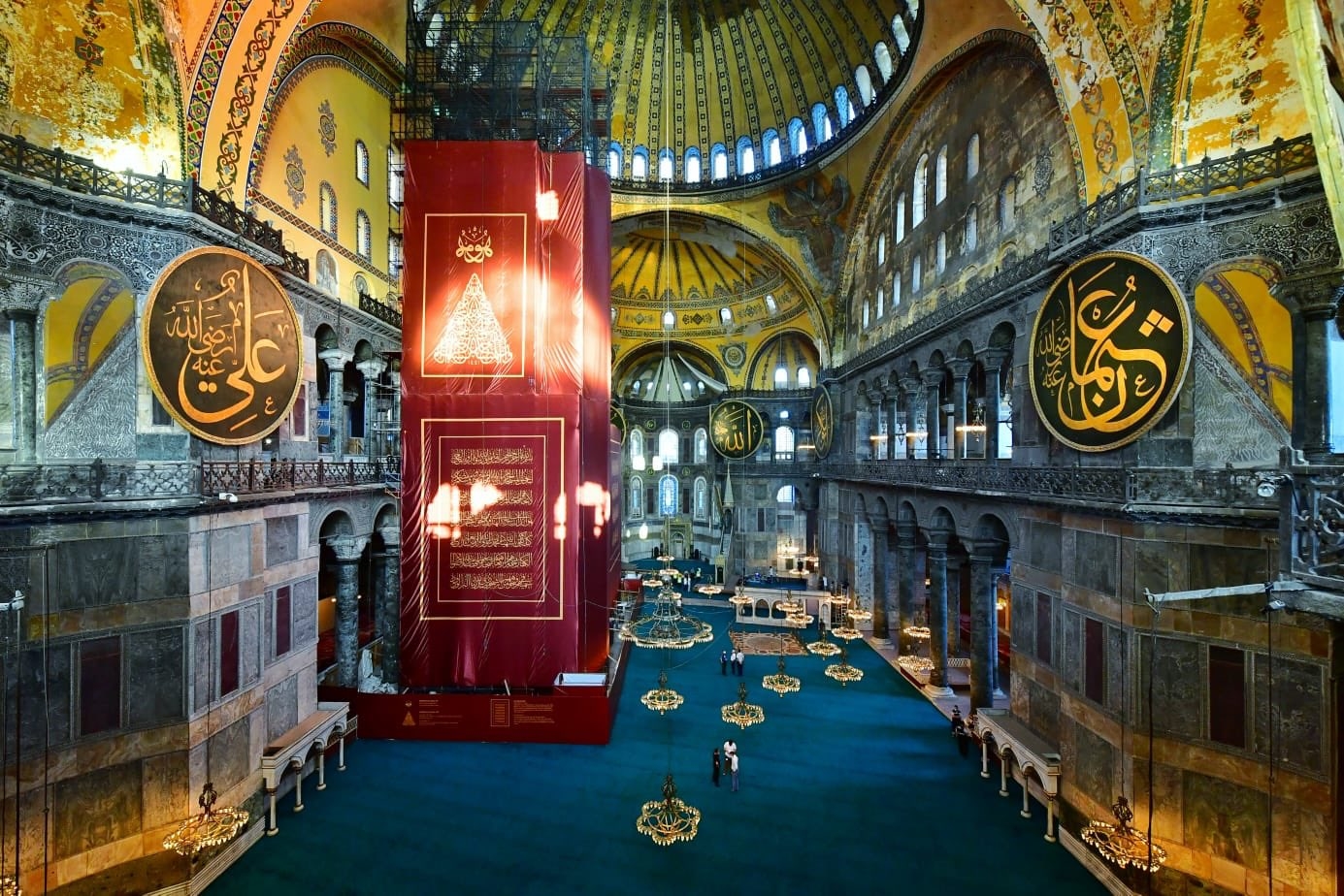 Ayasofya'nın halıları Demirci'den