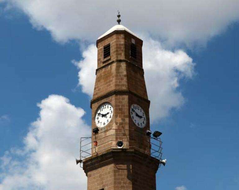 Burdur Saat Kulesi, 83 yıldır zamanı gösteriyor