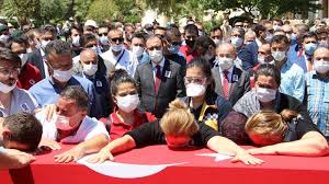 Şehit polis toprağa verildi