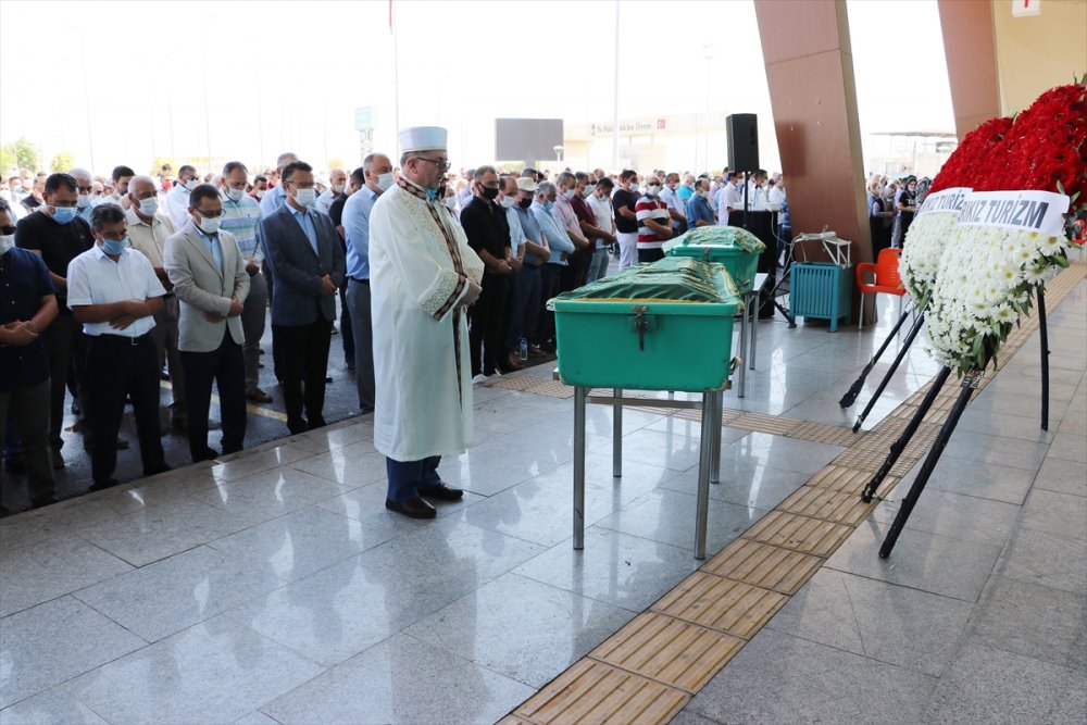 Kazada yaşamını yitiren otobüs şoförleri toprağa verildi