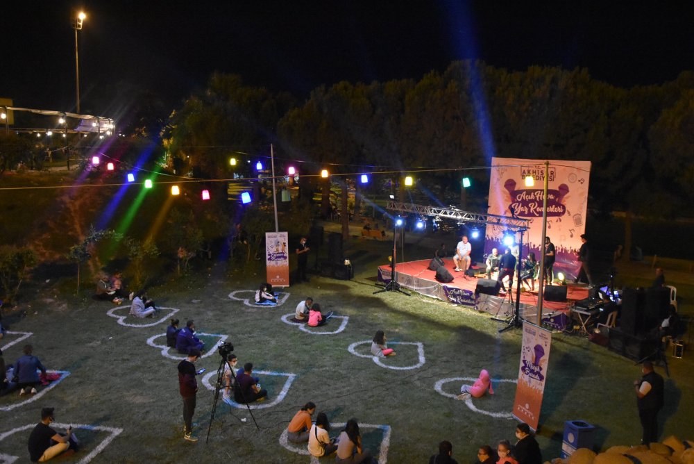 Akhisarlılar gönüllerince eğlendi