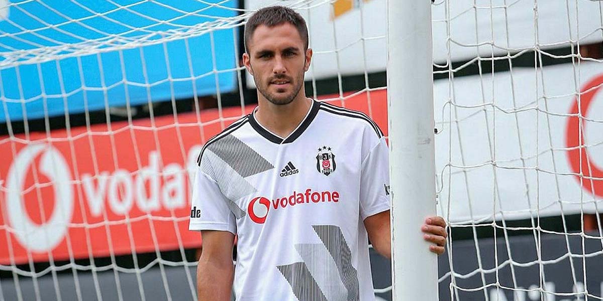 Beşiktaş'ta Victor Ruiz sözleşmesini fesetti