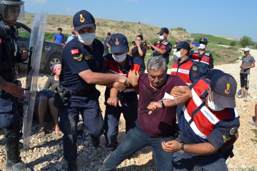 CHP salihli ilçe başkanı gözaltına alındı.
