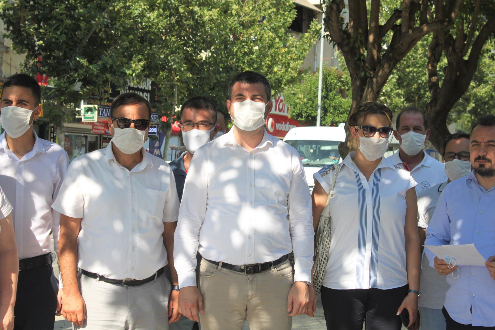 İyi Partiden su faturası eylemi