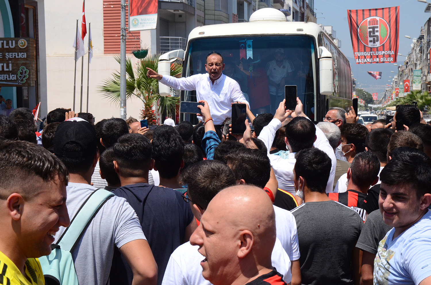 Turgutluspor şampiyonluk için yola çıktı