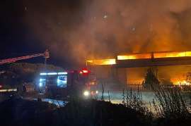 Alaşehir'de ahşap fabrikasında yangın