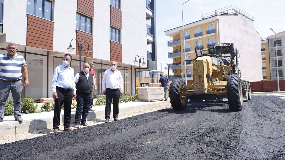Alaşehir'in her noktası asfaltlanıyor.