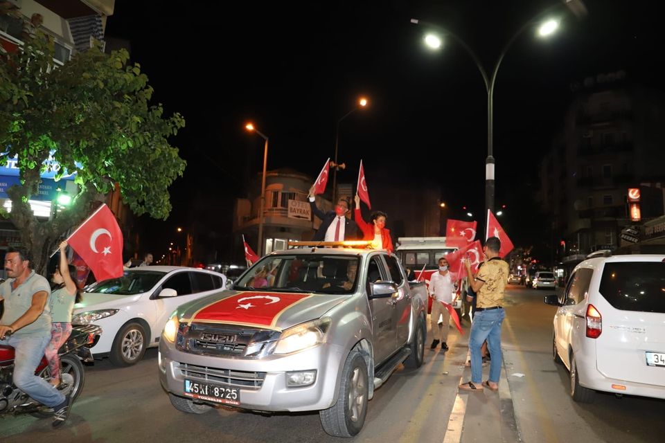 Alaşehirde coşkulu kutlama