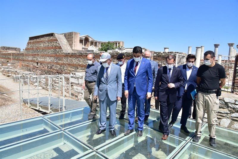 Vali Karadeniz, Artemis ve Sardes'te incelemelerde bulundu