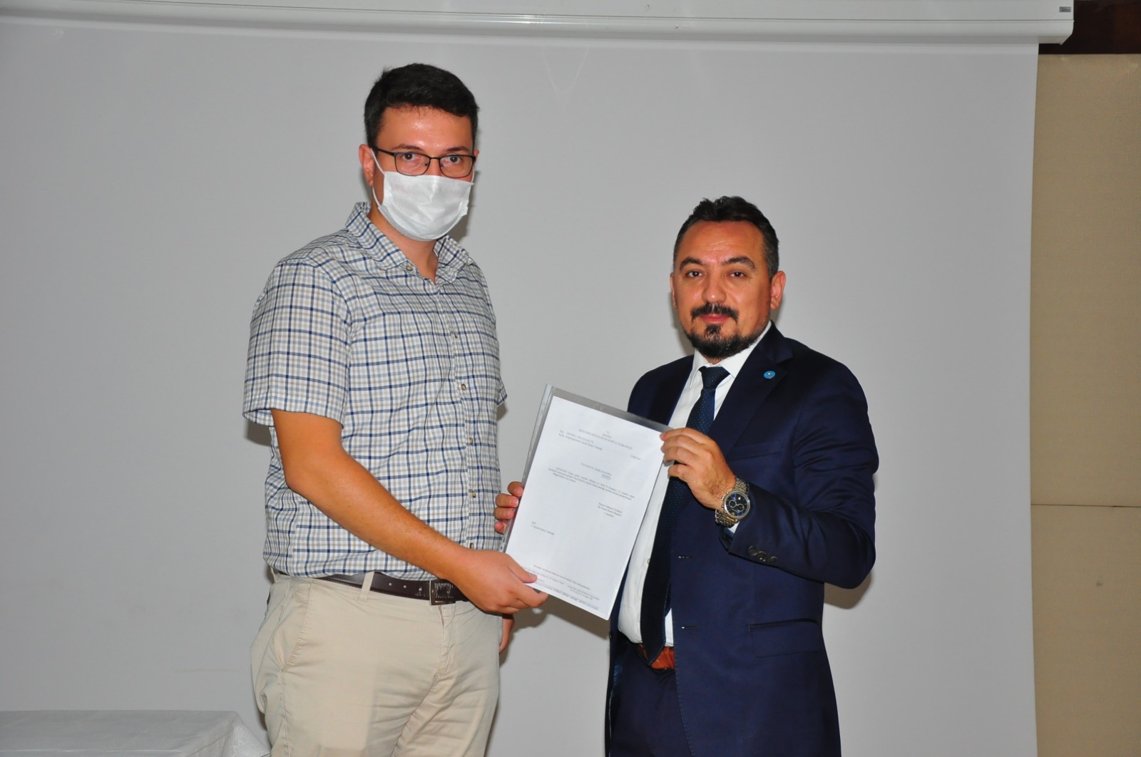 İYİ Partili Eryılmaz, mazbatasını aldı