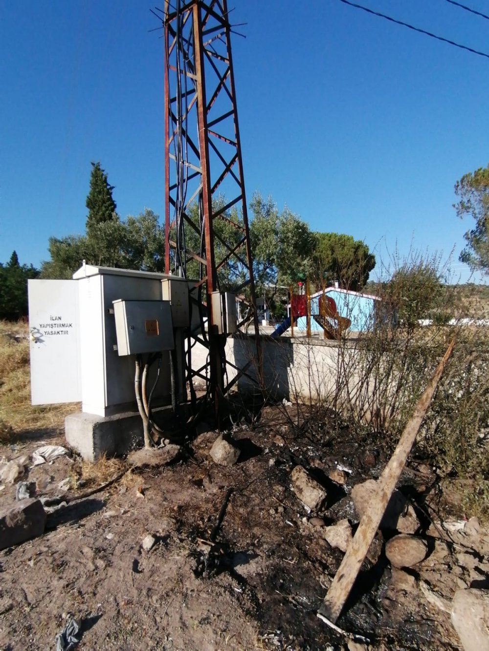 Trafo patladı vatandaş elektriksiz kaldı