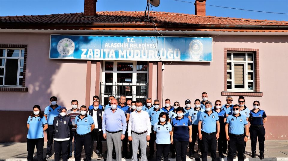 Öküzcüoğlu ,zabıtaları kutladı