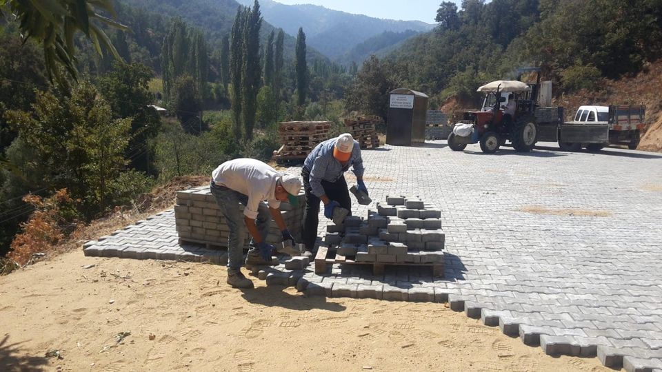 Alaşehir'de beton yol