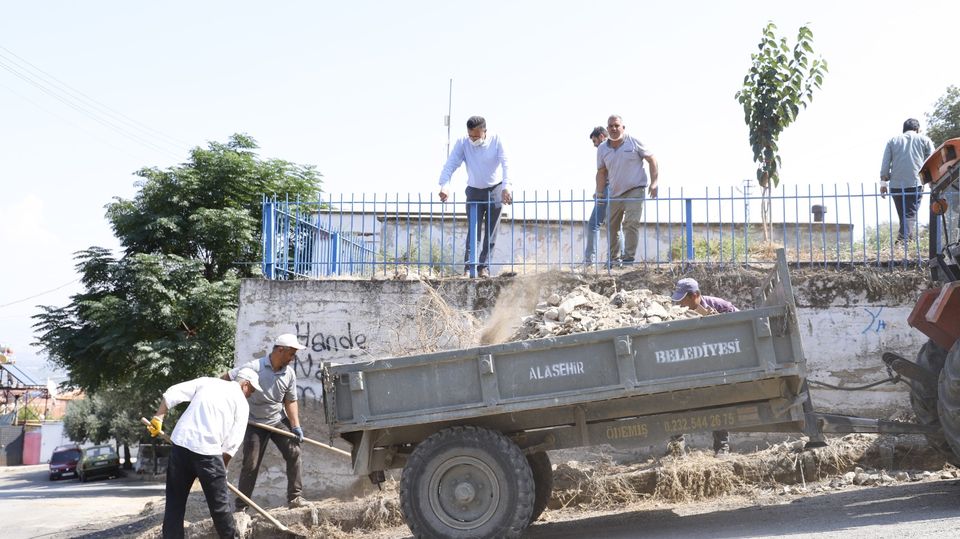 Alaşehirde belediye çalışıyor