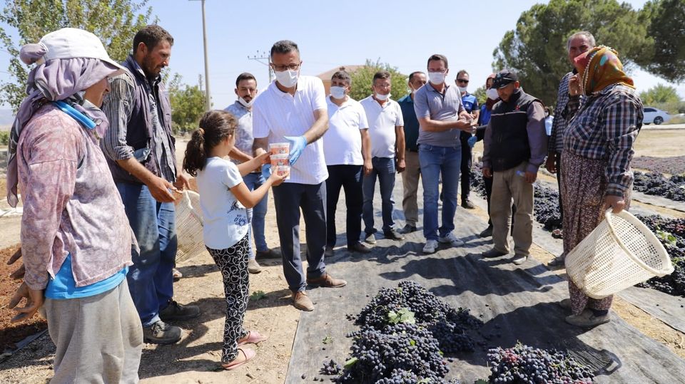 Belediye çiftçileri yalnız bırakmadı