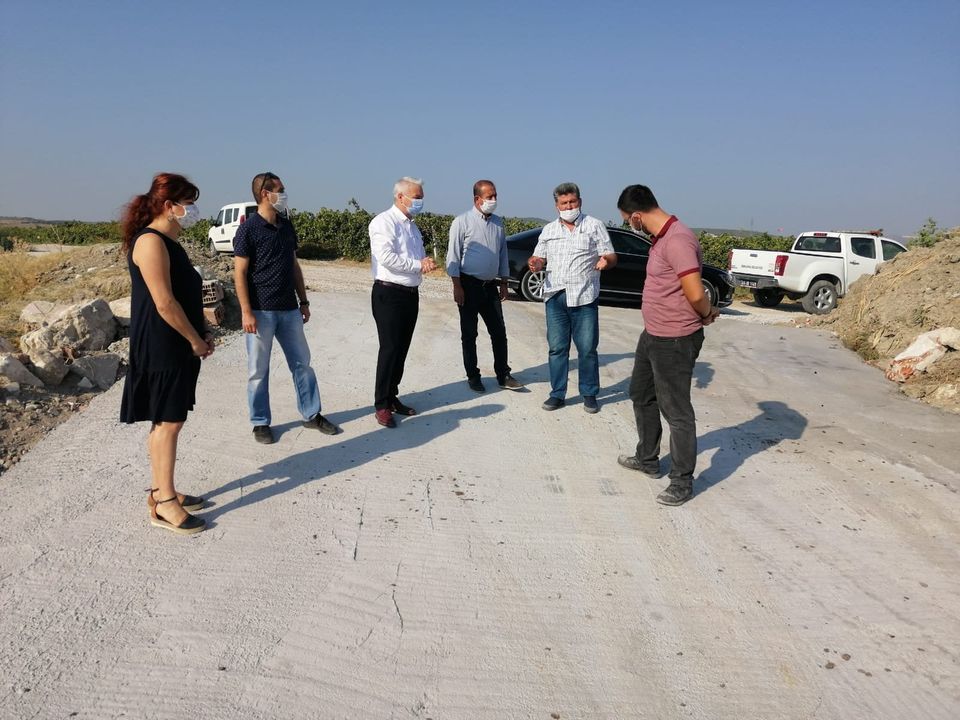 Saruhanlıda araziler arası beton yol