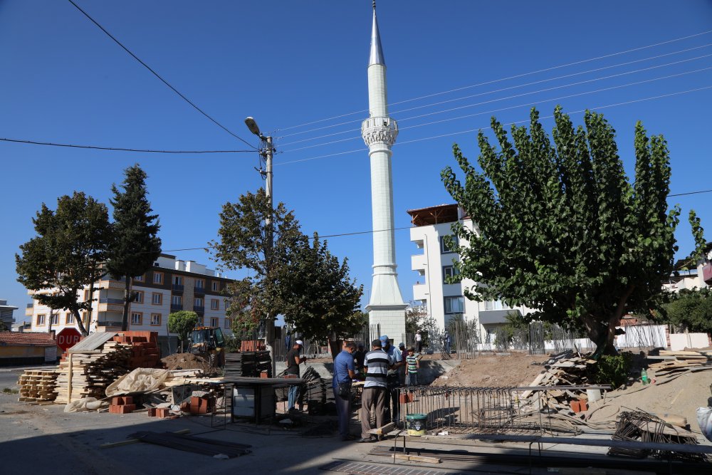 Depremde yıkılan camiye belediye desteği