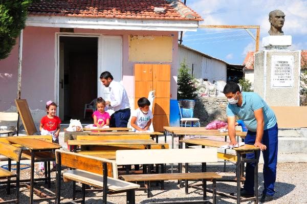 50 yıllık okulda öğrenim yeniden başladı