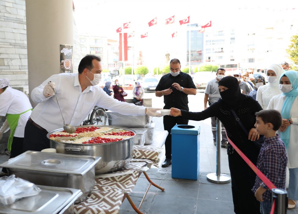 Akhisar belediyesinden aşure hayrı