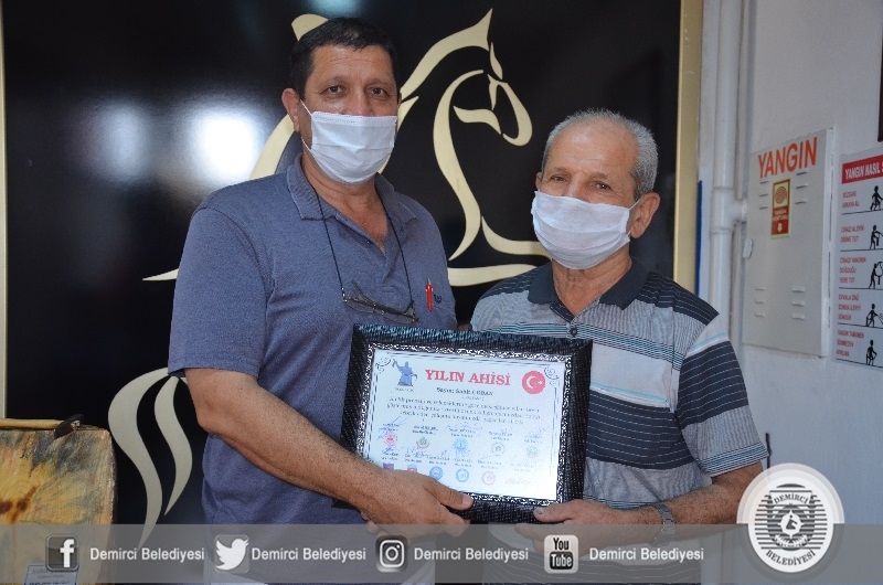 Yılın ahisi Çoban'a plaket.