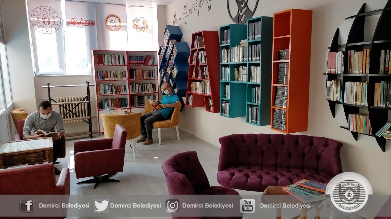 Demirci'de 9 okul kütüphaneye kavuştu