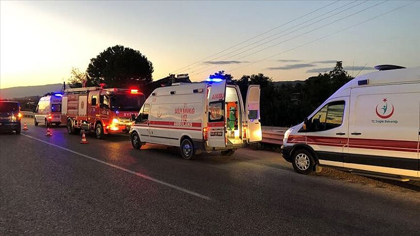 Manisa'da kaza 26 kişi yaralandı