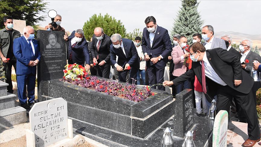 Neşet Ertaş Kırşehir'deki mezarı başında anıldı