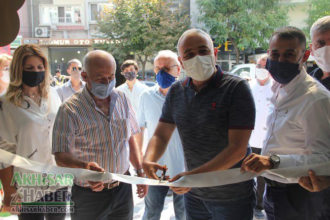 CHP'li Bakırlıoğlu yapı marketi açtı