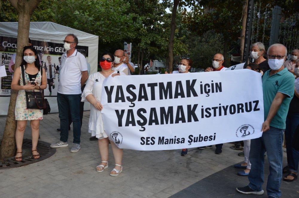 Arkadaşlarını yitiren doktorlar eylemde