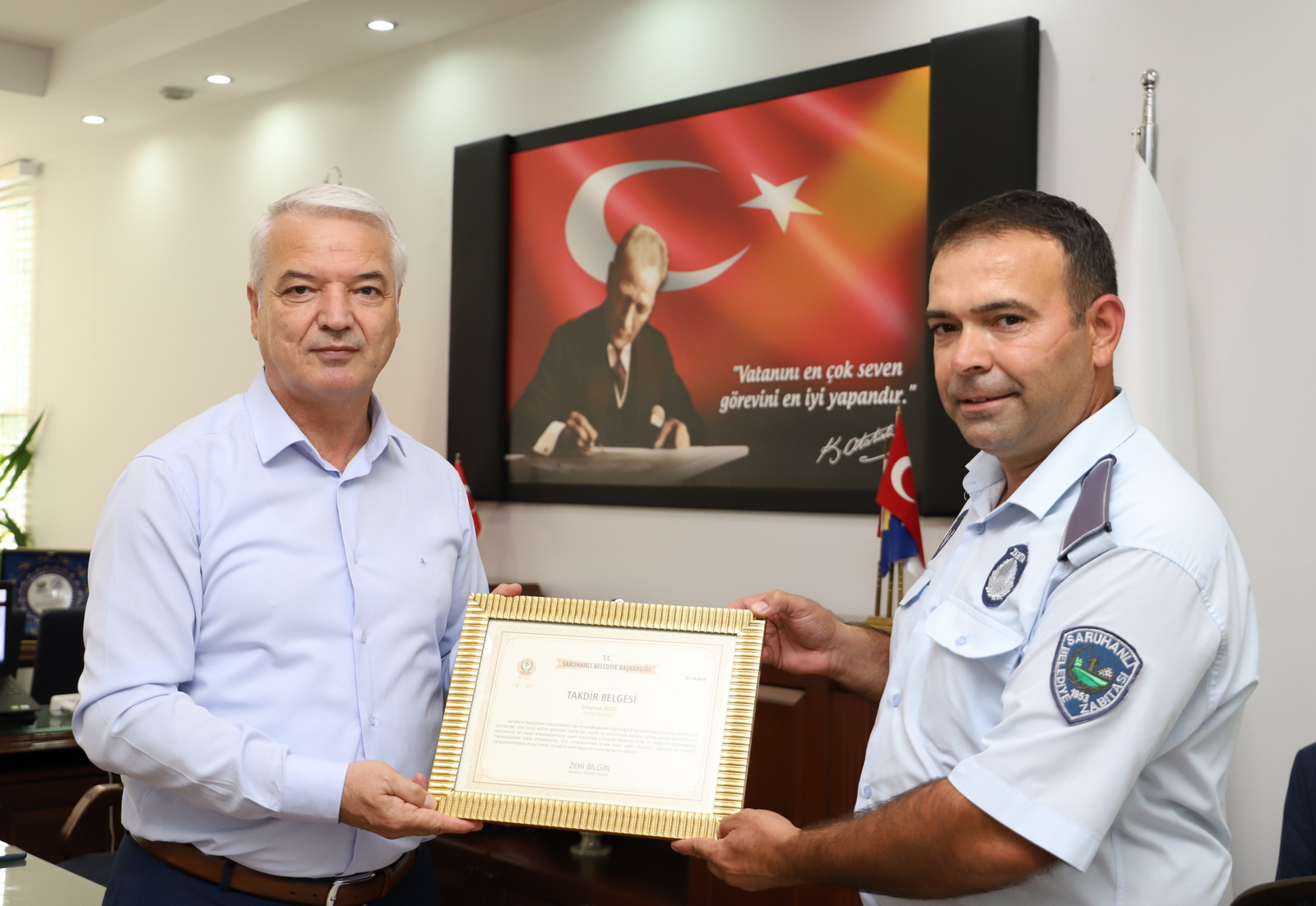 Dolandırıcıları yakalatan zabıtaya ödül