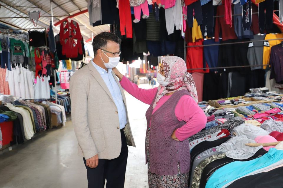 Başkan Öküzcüoğlu pazar esnafını ziyaret etti