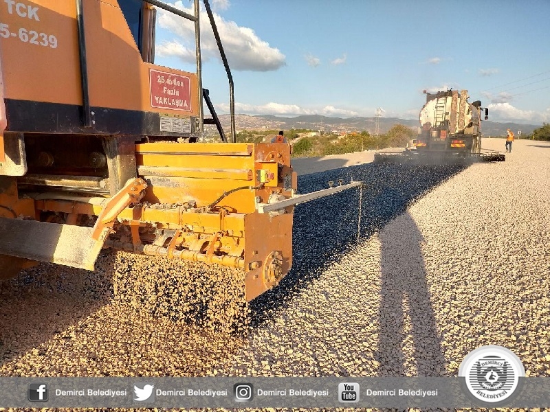 Demirci'de ulaşım yatırımları hız kesmedi
