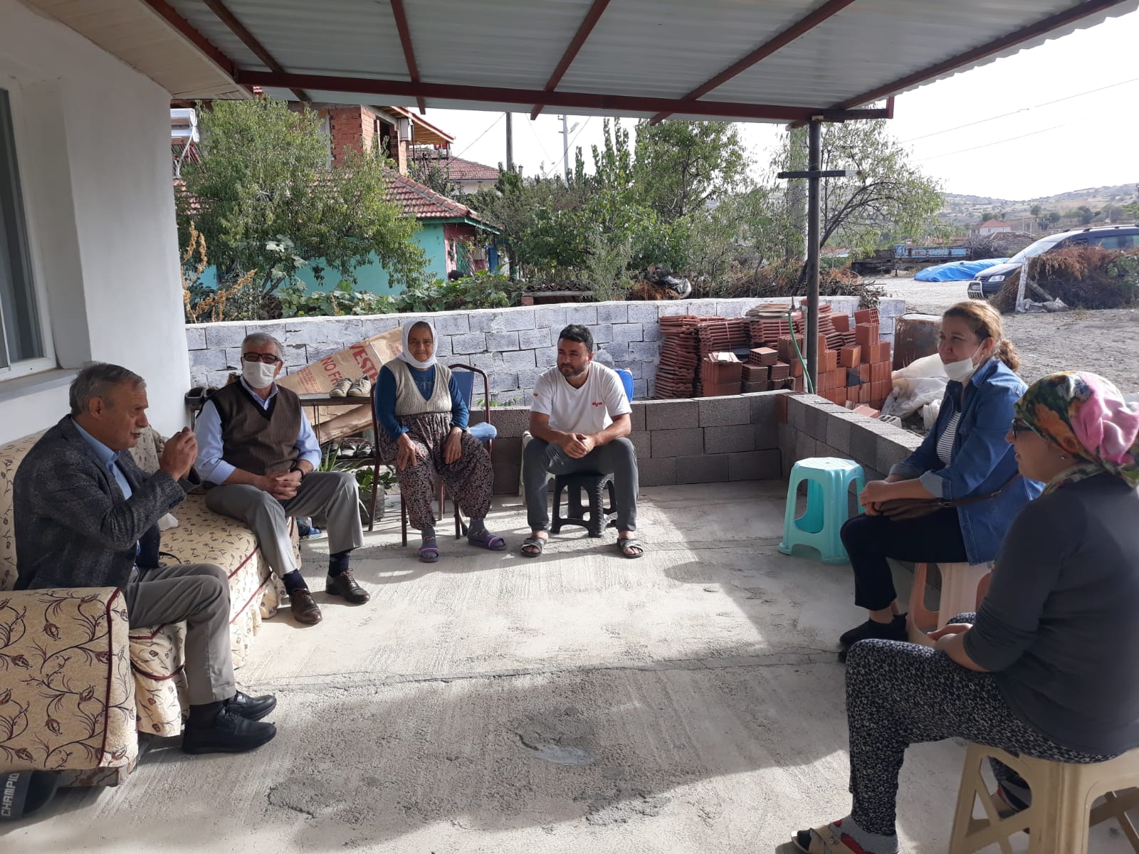 CHP'liler yangında zarar gören vatandaşları ziyaret etti